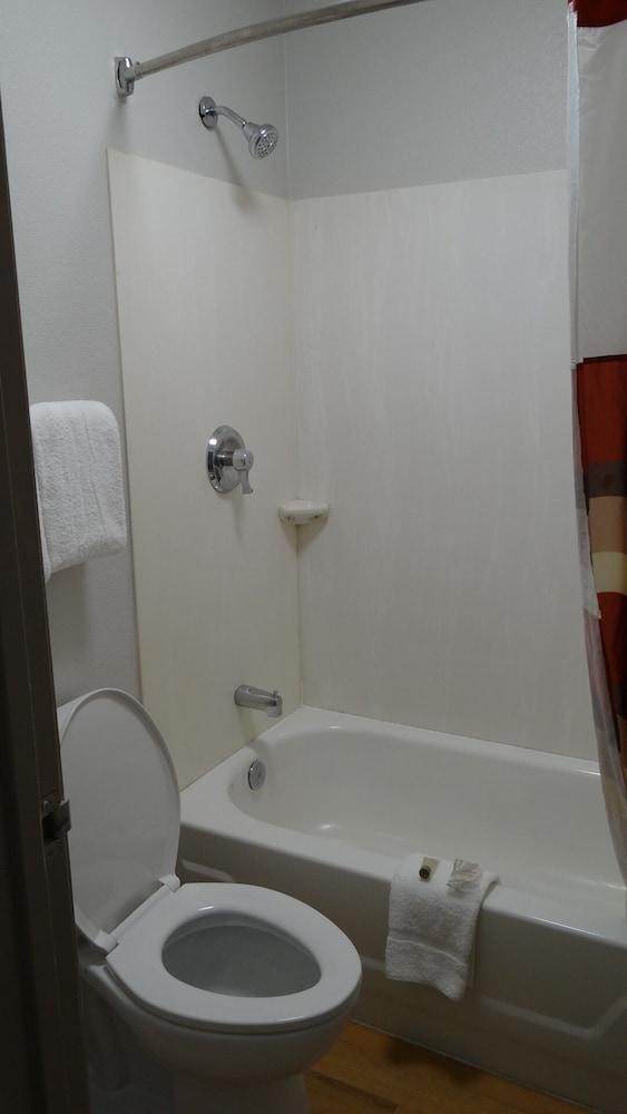 Red Roof Inn Philadelphia - Тревоус Екстериор снимка