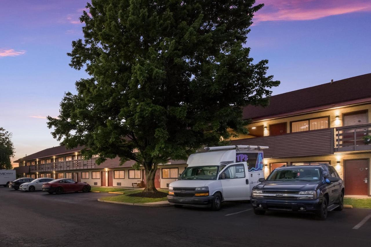 Red Roof Inn Philadelphia - Тревоус Екстериор снимка
