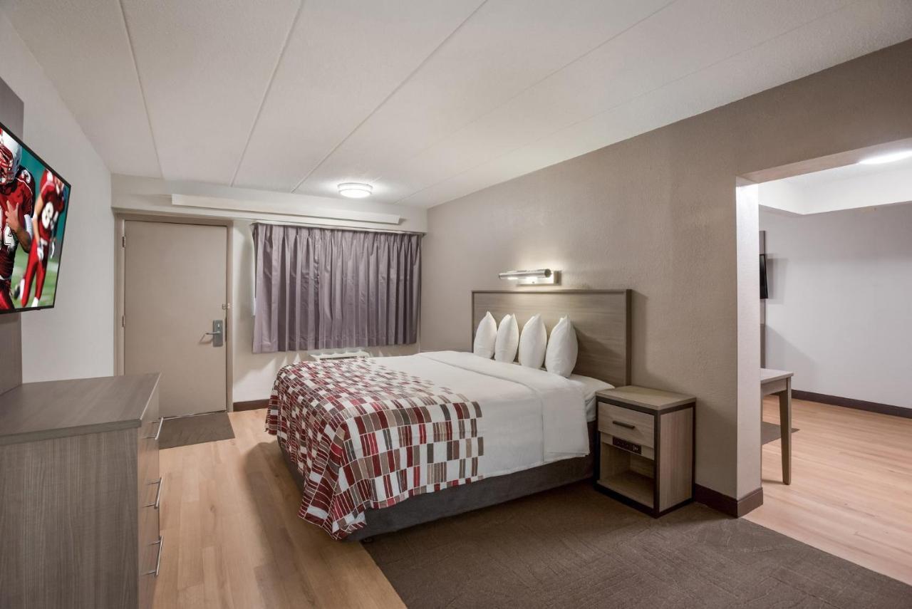 Red Roof Inn Philadelphia - Тревоус Екстериор снимка