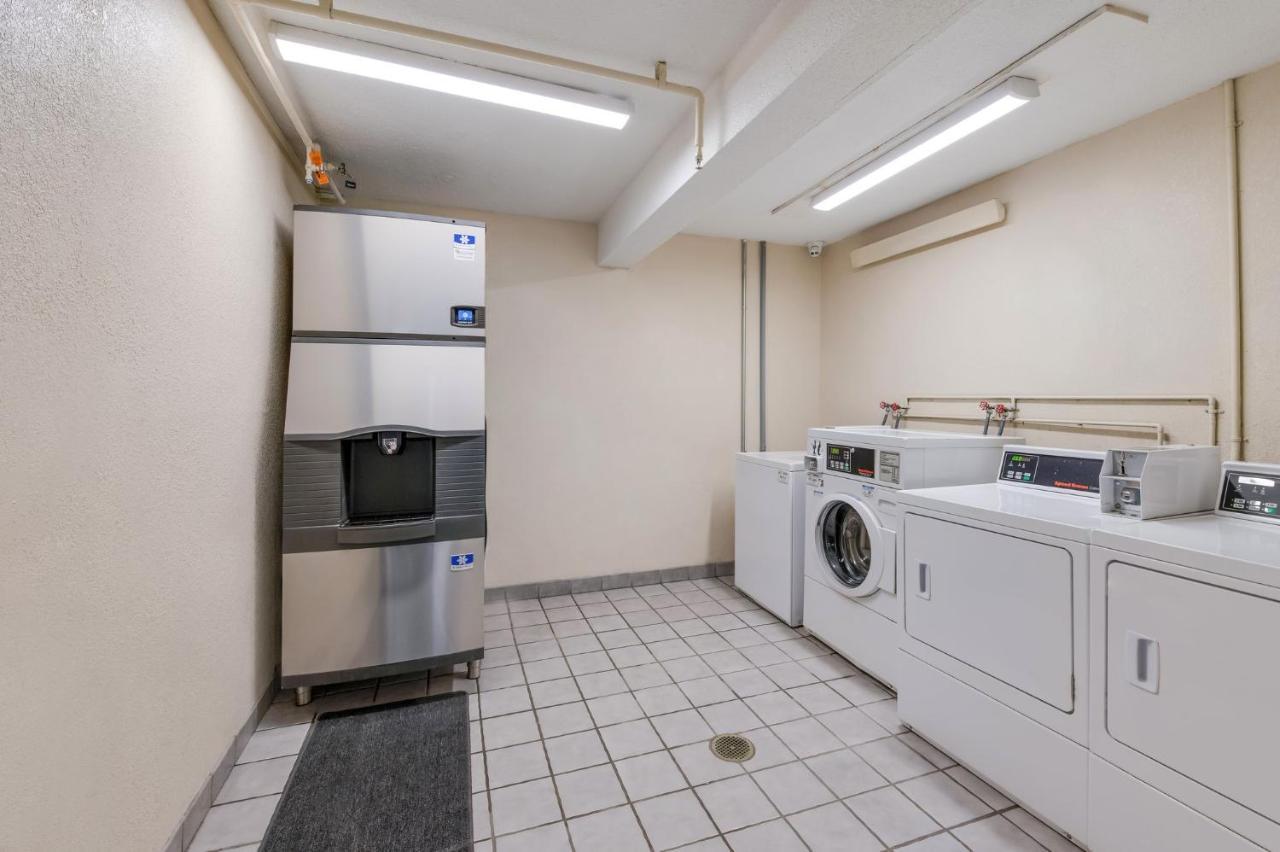 Red Roof Inn Philadelphia - Тревоус Екстериор снимка