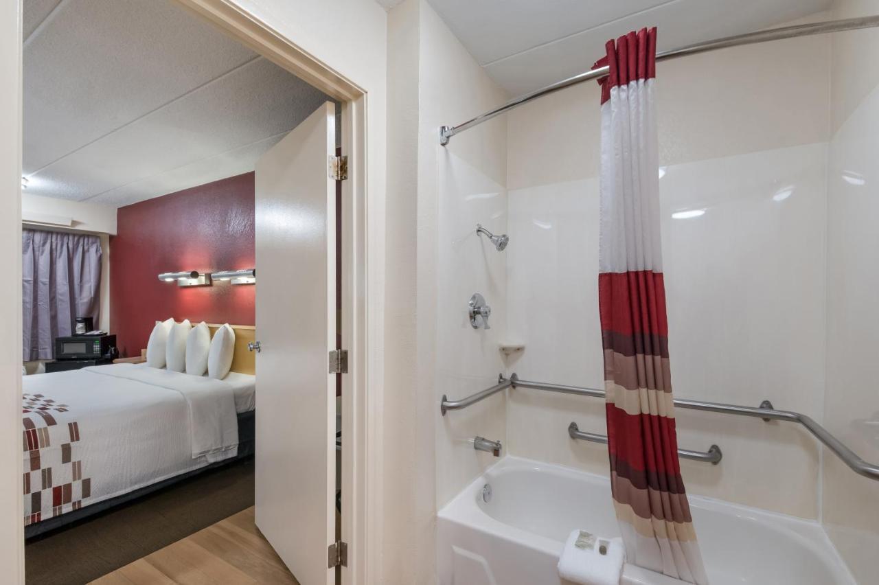 Red Roof Inn Philadelphia - Тревоус Екстериор снимка